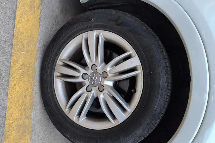 Used Audi Q3 2015 35 TFSI quattro Comfort model Right Front Wheel Hub