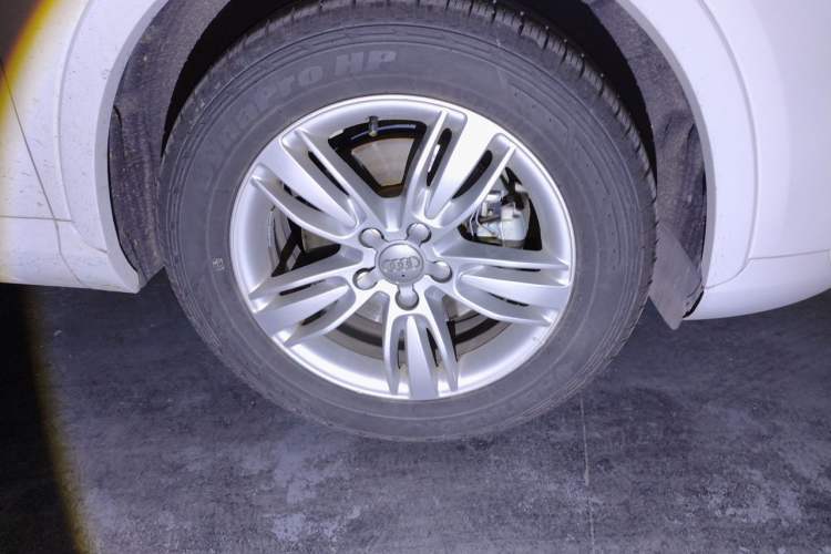 Used Audi Q3 2015 30 TFSI Comfort Model Right Front Wheel Hub