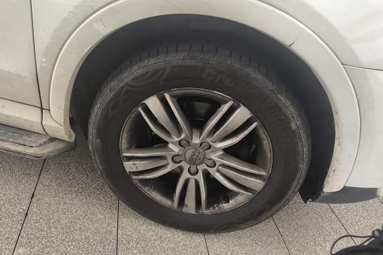 Used Audi Q3 2015 35 TFSI Comfort Model Right Front Wheel Hub