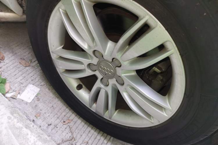 Used Audi Q3 2015 30 TFSI Comfort Model Right Front Wheel Hub