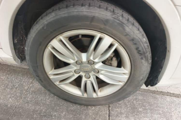 Used Audi Q3 2015 35 TFSI Comfort Model Right Front Wheel Hub