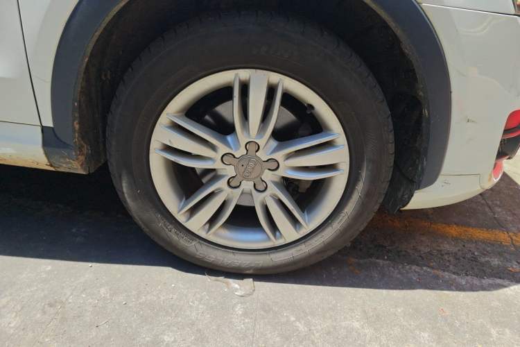 Used Audi Q3 2015 35 TFSI Comfort Model Right Front Wheel Hub