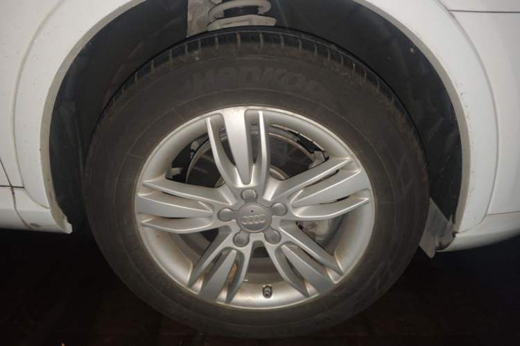 Used Audi Q3 2015 35 TFSI Comfort Model Right Front Wheel Hub
