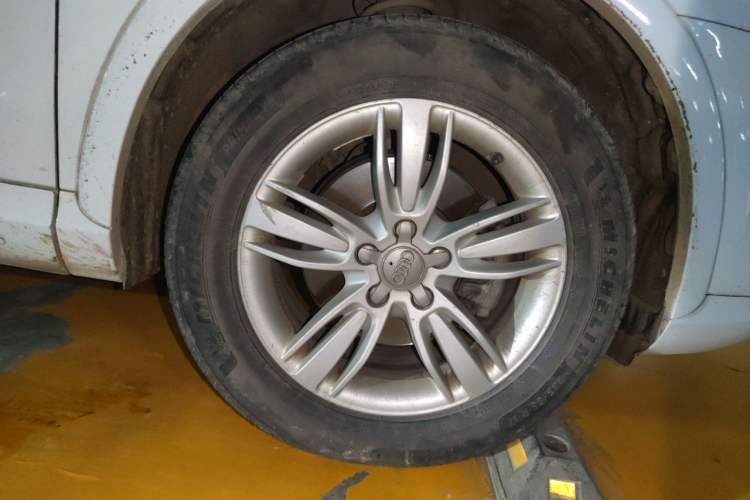 Used Audi Q3 2015 30 TFSI Comfort Model Right Front Wheel Hub
