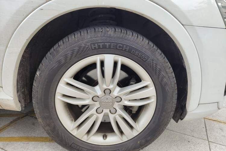 Used Audi Q3 2015 35 TFSI Comfort Model Right Front Wheel Hub