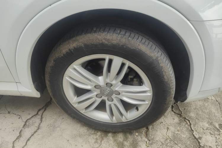 Used Audi Q3 2015 35 TFSI Comfort Model Right Front Wheel Hub