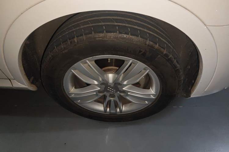 Used Audi Q3 2015 35 TFSI Comfort Model Right Front Wheel Hub