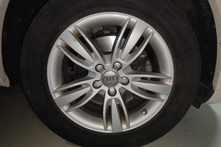 Used Audi Q3 2015 35 TFSI Comfort Model Right Front Wheel Hub