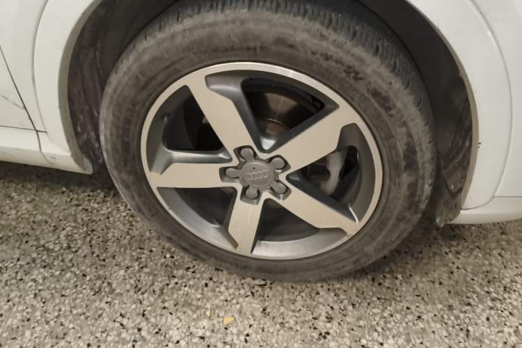 Used Audi Q3 2015 35 TFSI quattro Luxury Edition Right Front Wheel Hub
