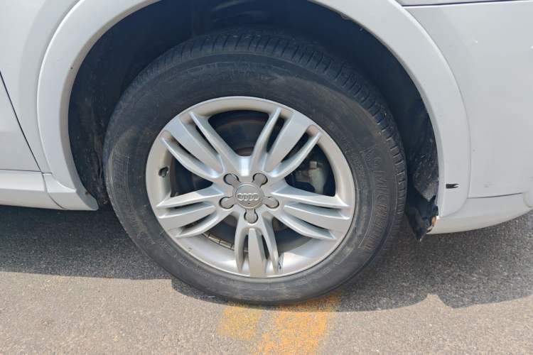 Used Audi Q3 2015 30 TFSI Comfort Model Right Front Wheel Hub