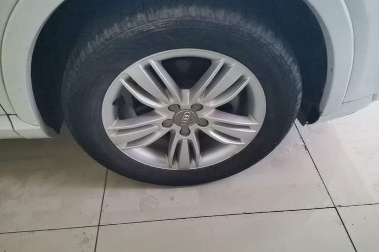 Used Audi Q3 2015 35 TFSI Comfort Model Right Front Wheel Hub