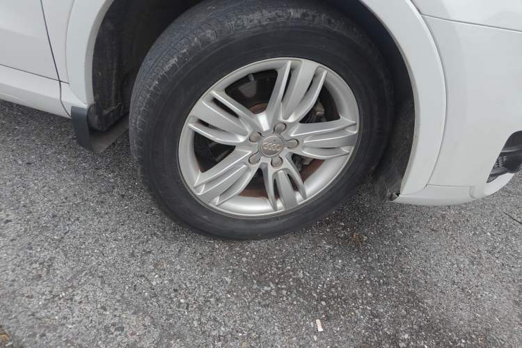 Used Audi Q3 2015 35 TFSI Comfort Model Right Front Wheel Hub