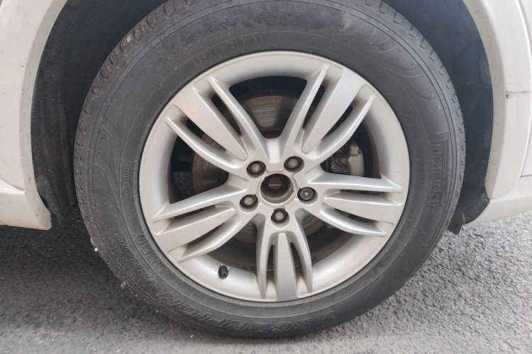 Used Audi Q3 2015 30 TFSI Comfort Model Right Front Wheel Hub