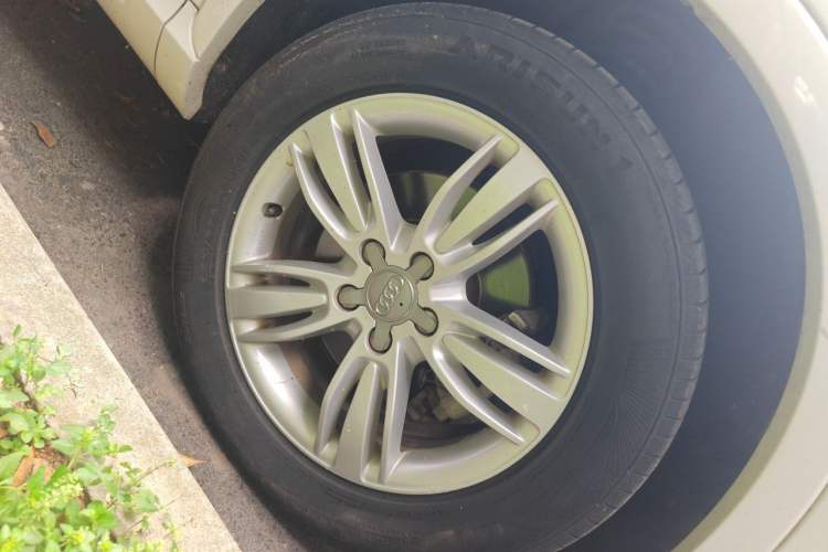 Used Audi Q3 2015 35 TFSI Comfort Model Right Front Wheel Hub