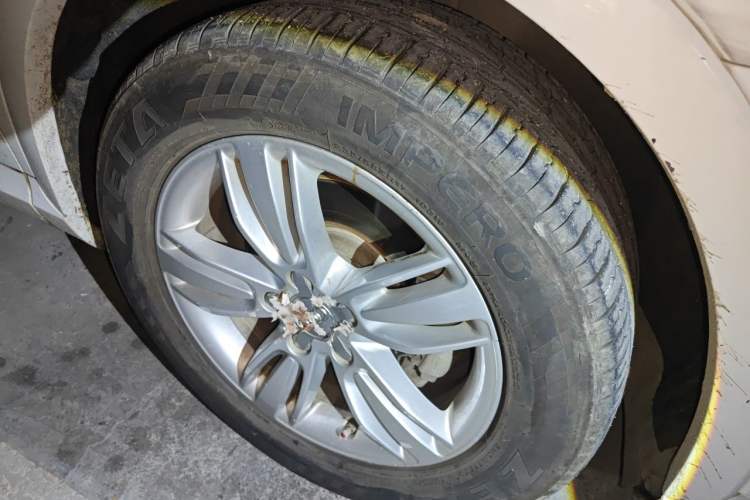 Used Audi Q3 2015 30 TFSI Comfort Model Right Front Wheel Hub