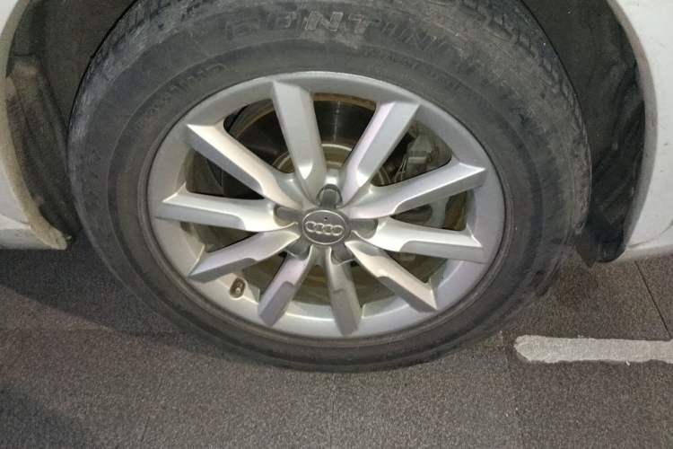 Used Audi Q3 2015 35 TFSI Millionth Anniversary Comfort Model Right Front Wheel Hub