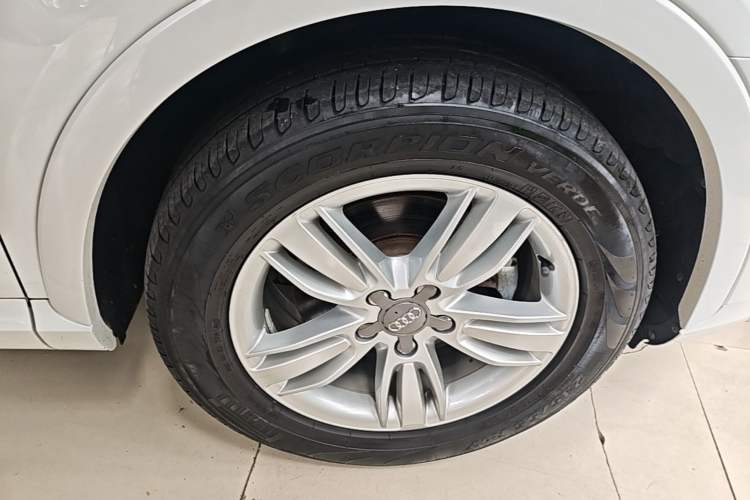 Used Audi Q3 2015 30 TFSI Comfort Model Right Front Wheel Hub