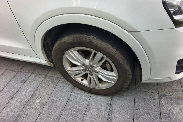 Used Audi Q3 2015 35 TFSI Comfort Model Right Front Wheel Hub