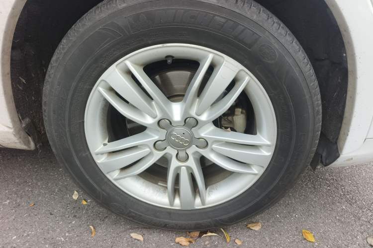 Used Audi Q3 2015 35 TFSI Comfort Model Right Front Wheel Hub