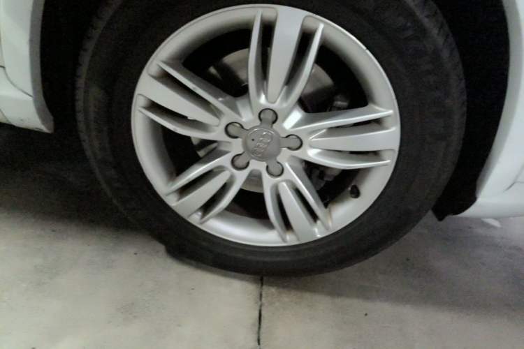 Used Audi Q3 2015 30 TFSI Comfort Model Right Front Wheel Hub