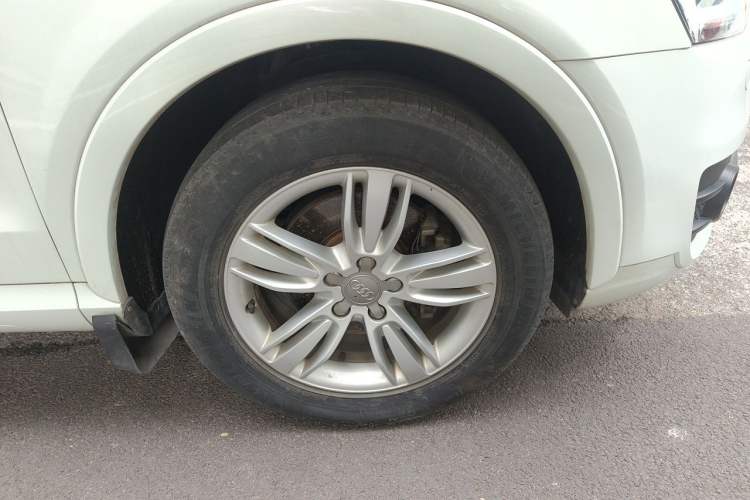 Used Audi Q3 2015 30 TFSI Comfort Model Right Front Wheel Hub