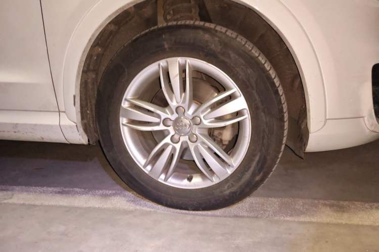 Used Audi Q3 2015 35 TFSI Comfort Model Right Front Wheel Hub