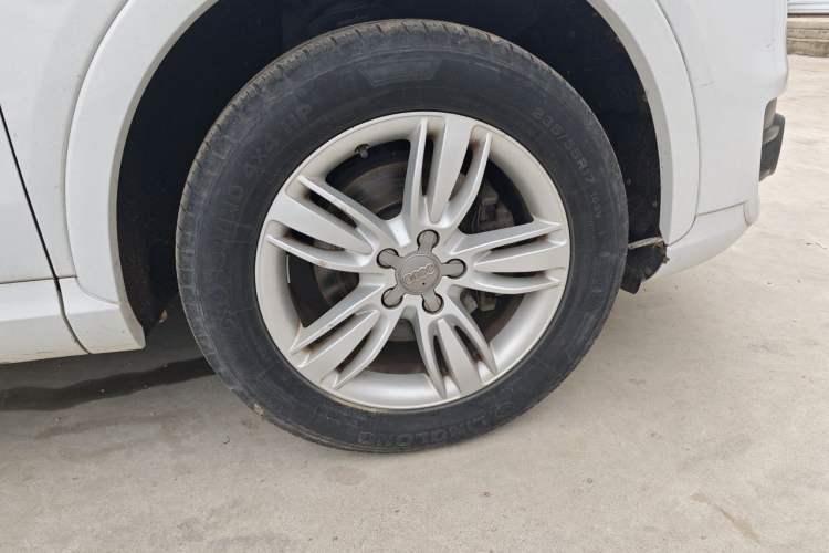 Used Audi Q3 2015 35 TFSI Comfort Model Right Front Wheel Hub