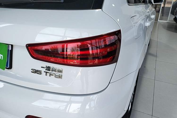 Used Audi Q3 2015 35 TFSI Comfort Model Right Rear Taillight