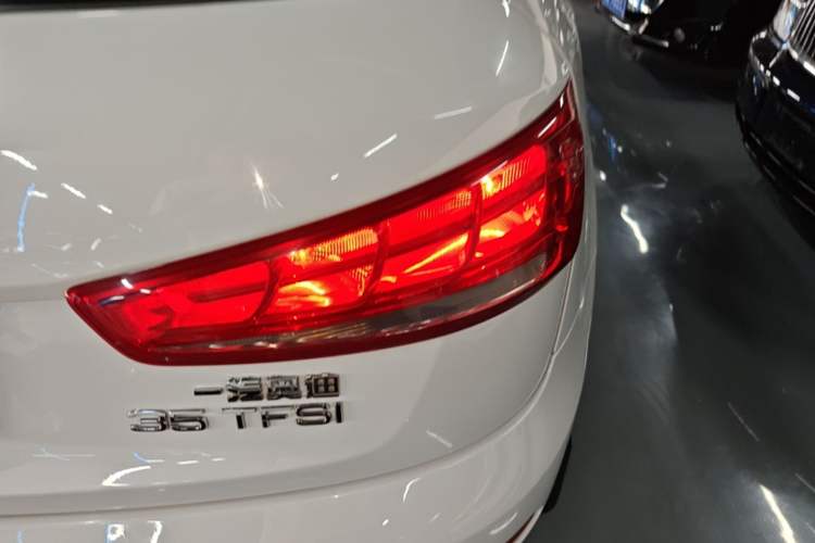Used Audi Q3 2015 35 TFSI Ambition Edition Right Rear Taillight
