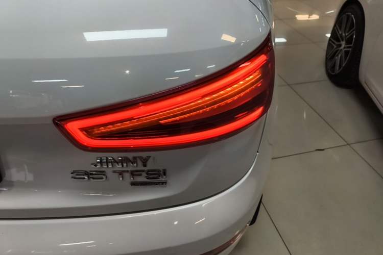 Used Audi Q3 2015 35 TFSI quattro Technology Edition Right Rear Taillight