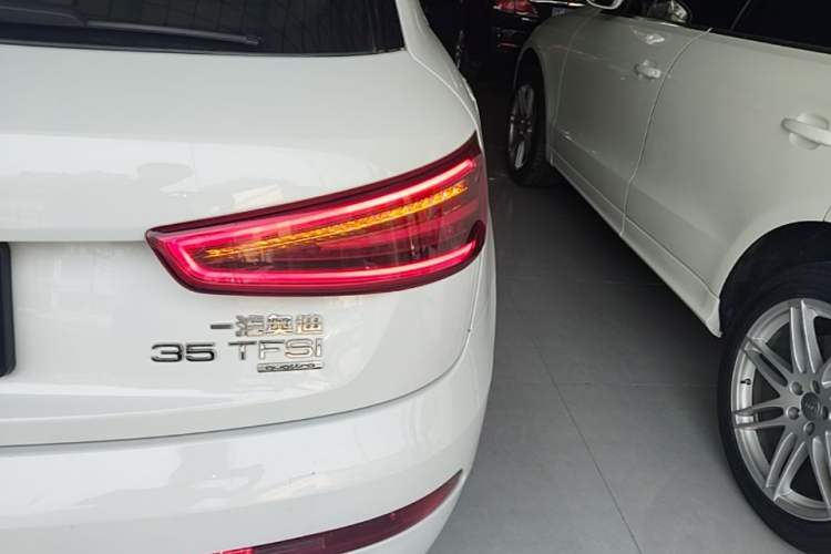 Used Audi Q3 2015 35 TFSI quattro Technology Edition Right Rear Taillight