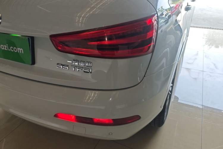 Used Audi Q3 2015 35 TFSI Comfort Model Right Rear Taillight