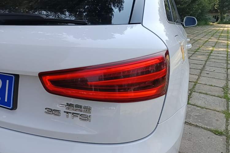 Used Audi Q3 2015 35 TFSI Comfort Model Right Rear Taillight