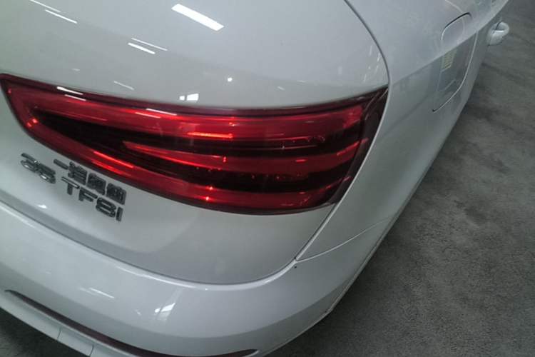 Used Audi Q3 2015 35 TFSI Comfort Model Right Rear Taillight