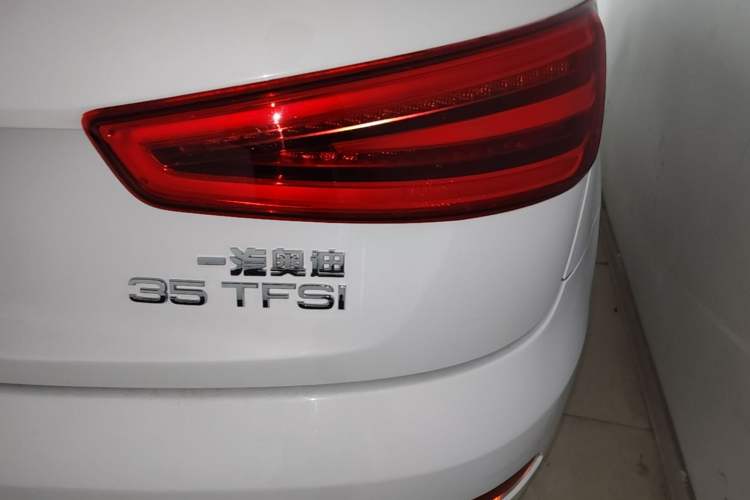 Used Audi Q3 2015 35 TFSI Comfort Model Right Rear Taillight