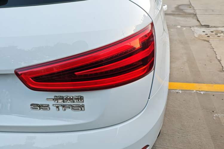 Used Audi Q3 2015 35 TFSI Comfort Model Right Rear Taillight