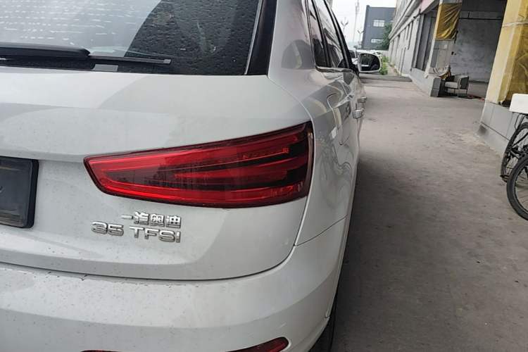 Used Audi Q3 2015 35 TFSI Comfort Model Right Rear Taillight