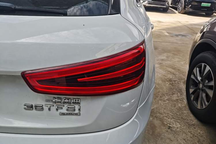 Used Audi Q3 2015 35 TFSI quattro Millionth Anniversary Edition Right Rear Taillight