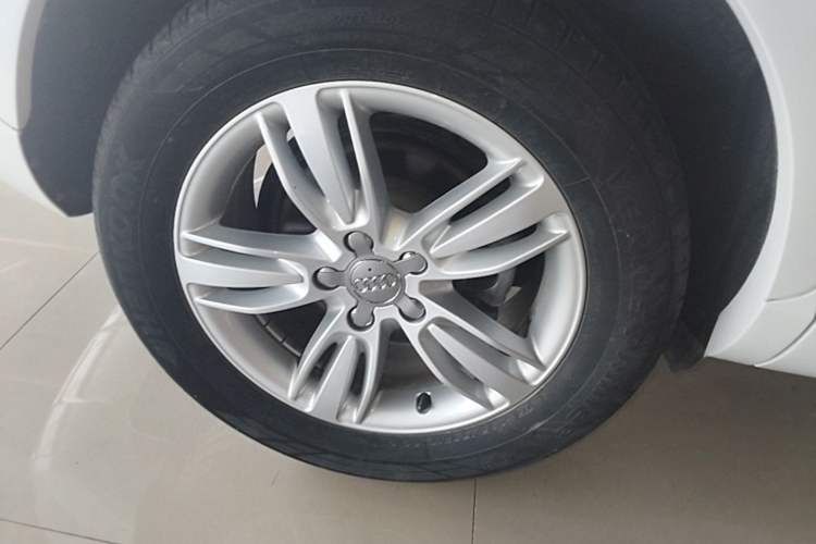 Used Audi Q3 2015 30 TFSI Comfort Model Right Rear Wheel Hub