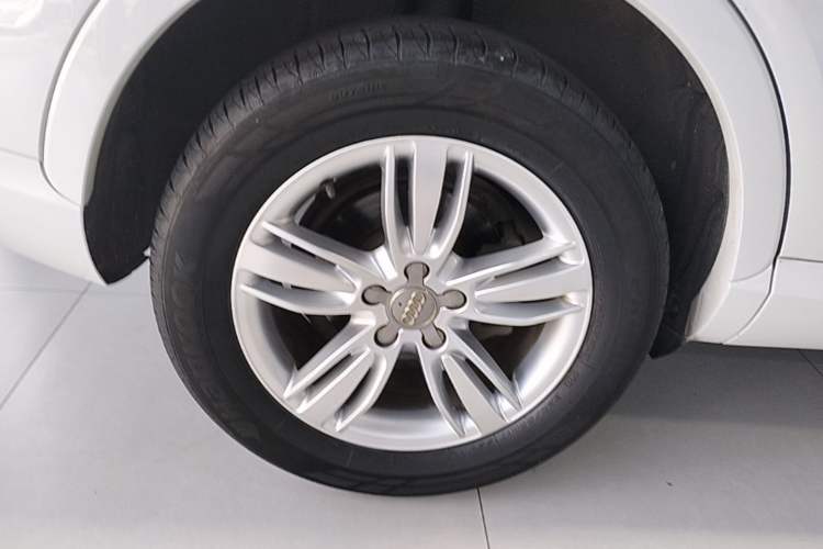 Used Audi Q3 2015 35 TFSI Comfort Model Right Rear Wheel Hub