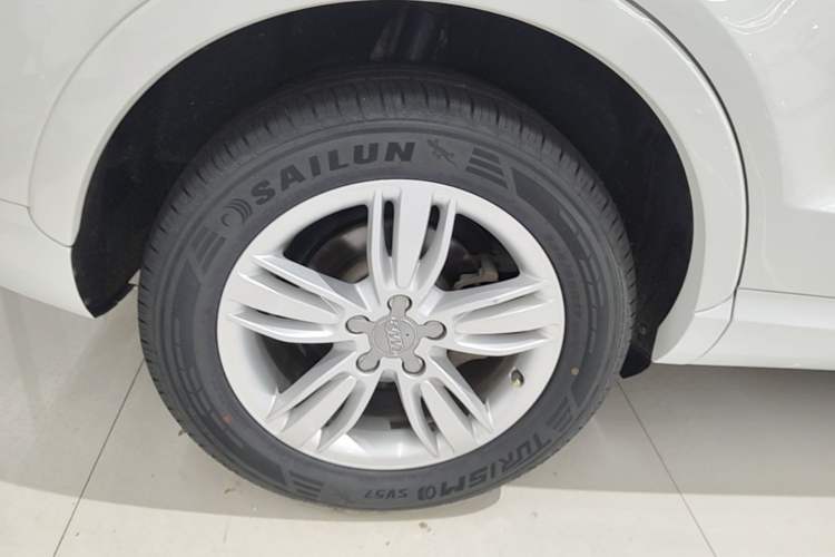 Used Audi Q3 2015 35 TFSI Comfort Model Right Rear Wheel Hub