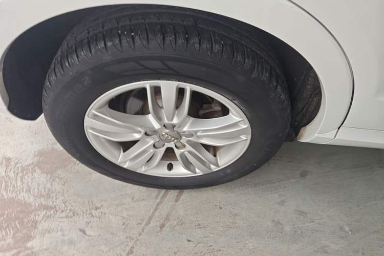 Used Audi Q3 2015 35 TFSI Millionth Anniversary Comfort Model Right Rear Wheel Hub
