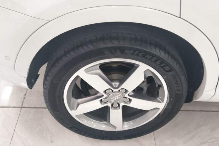 Used Audi Q3 2015 35 TFSI quattro Luxury Edition Right Rear Wheel Hub