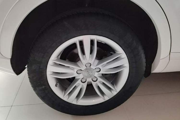 Used Audi Q3 2015 35 TFSI Comfort Model Right Rear Wheel Hub