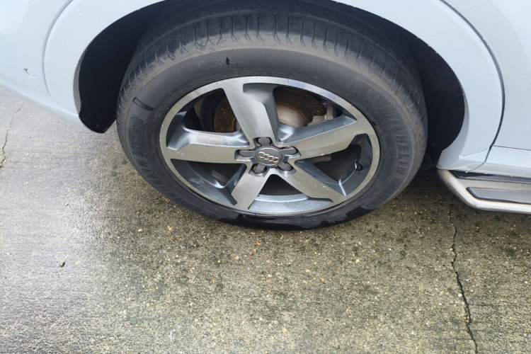 Used Audi Q3 2015 35 TFSI quattro Luxury Edition Right Rear Wheel Hub