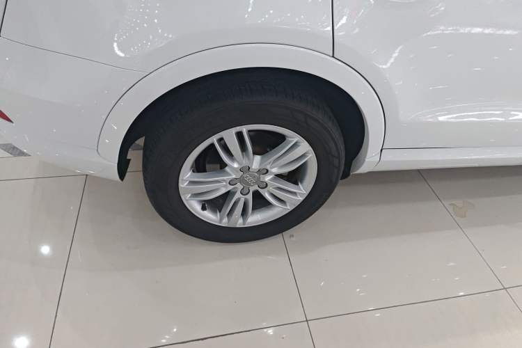 Used Audi Q3 2015 30 TFSI Comfort Model Right Rear Wheel Hub