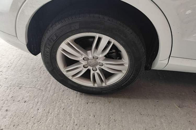 Used Audi Q3 2015 35 TFSI Comfort Model Right Rear Wheel Hub