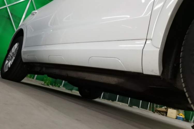 Used Audi Q3 2015 35 TFSI quattro Technology Edition Right Side Sill