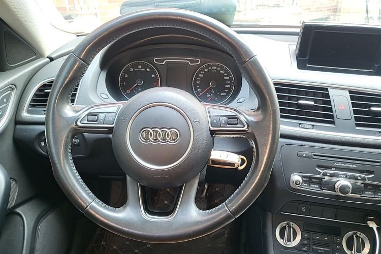 Used Audi Q3 2015 35 TFSI Ambition Edition Steering Wheel