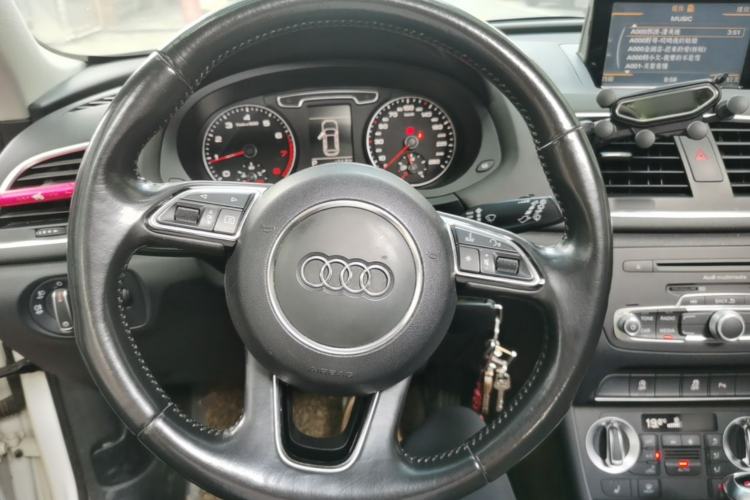 Used Audi Q3 2015 35 TFSI Comfort Model Steering Wheel